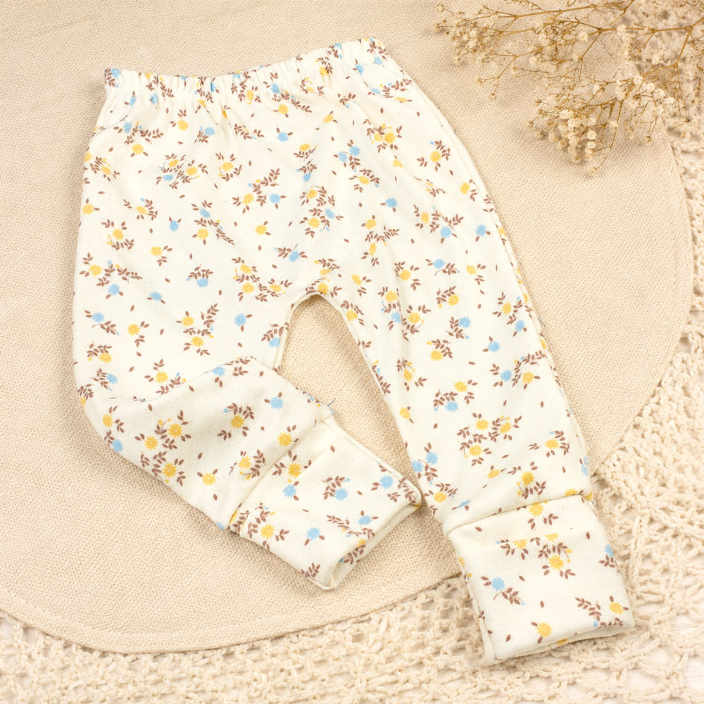 Calça Bebê Com Pé Reversível Tecido Macelin Estampado Flores Creme Até 12 Meses
