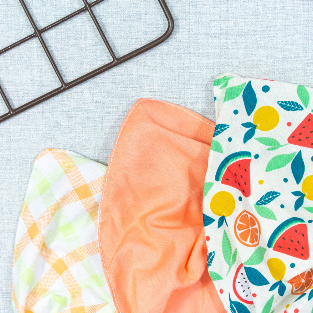 KIT 3 BABADORES PARA BEBÊ BANDANA ESTAMPADINHO FRUTAS