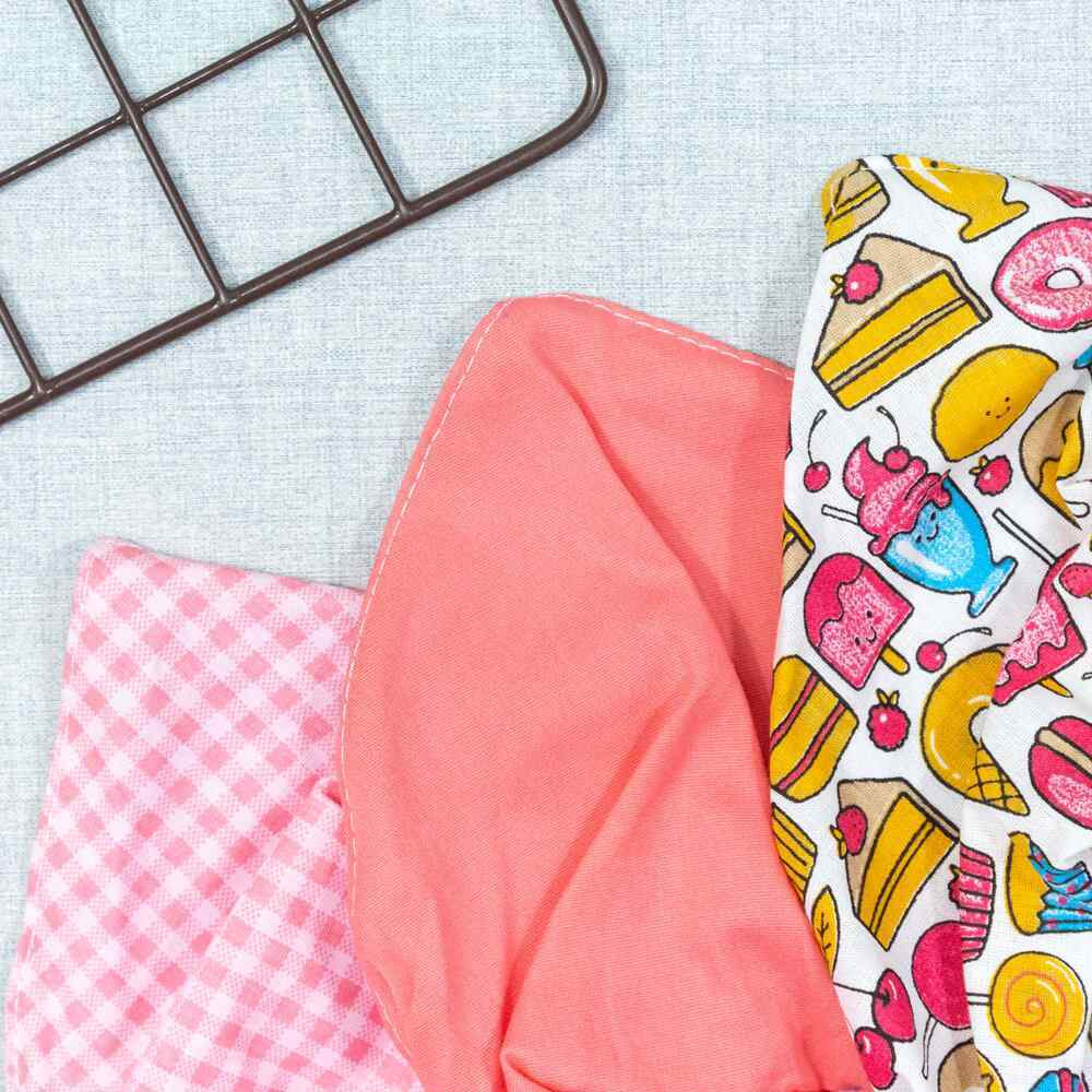 KIT 3 BABADORES PARA BEBÊ BANDANA ESTAMPADINHO DOCES