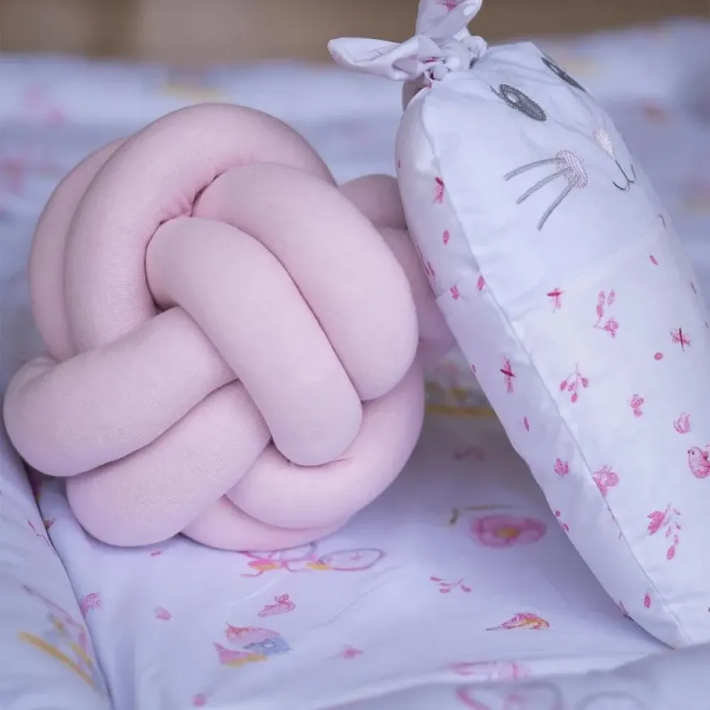 Almofadinha de Nó Escandinavo Baby Joy Rosa