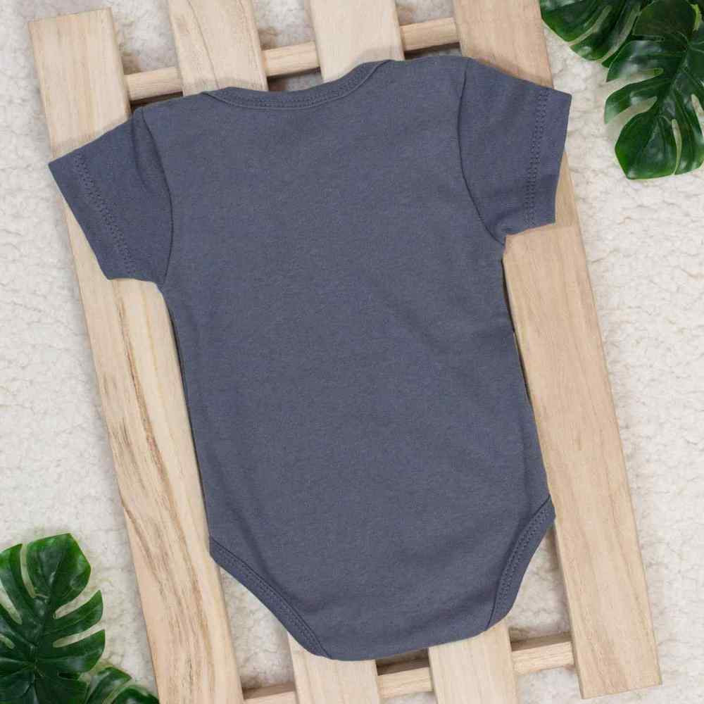 BODY MANGA CURTA PARA BEBÊ EM SUEDINE MAMÃE = 100% AMOR CHUMBO