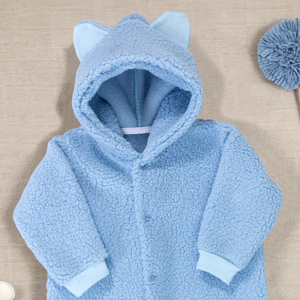 Macacão para Bebê de Pelucia Teddy Com Capuz Tons Variáveis de Azul