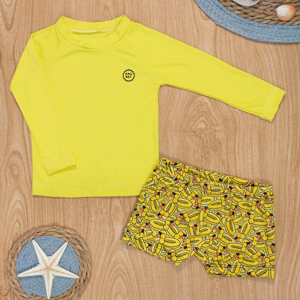 Conjunto Praia Infantil UV50+ Camiseta e Sunga Amarelo Patos