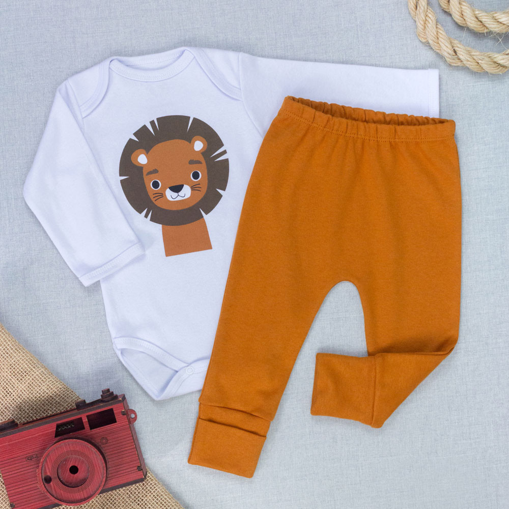 Conjunto Bebê Body Manga Longa Estampa Leão e Calça Pé Reversível