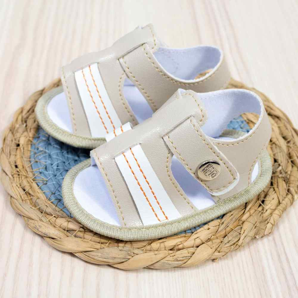 SANDÁLIA COM VELCRO E LISTRA PARA BEBÊ MENINO BEGE