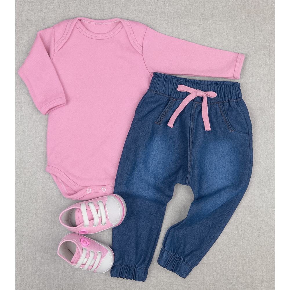 Look Completo Bebê Body Longo, Calça Jeans e Tênis Rosa 