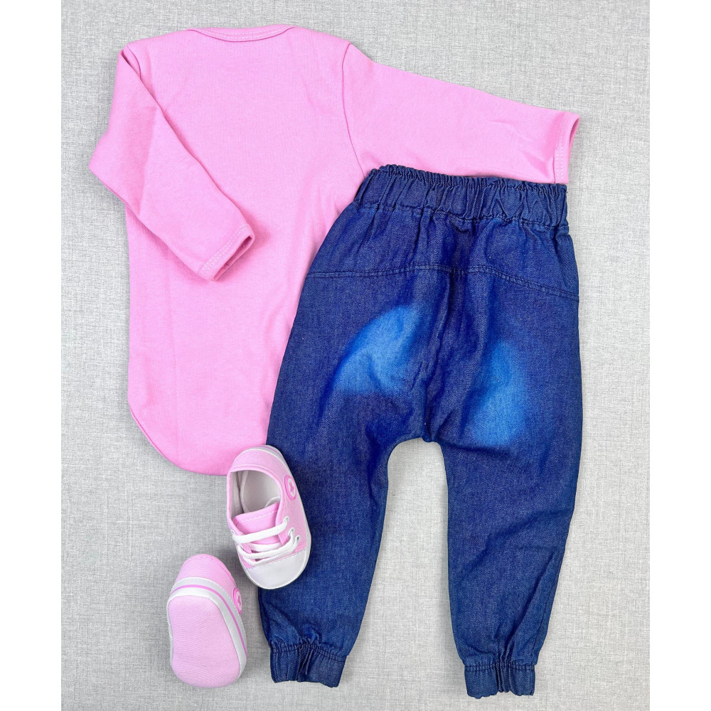 Look Completo Bebê Body Longo, Calça Jeans e Tênis Rosa 