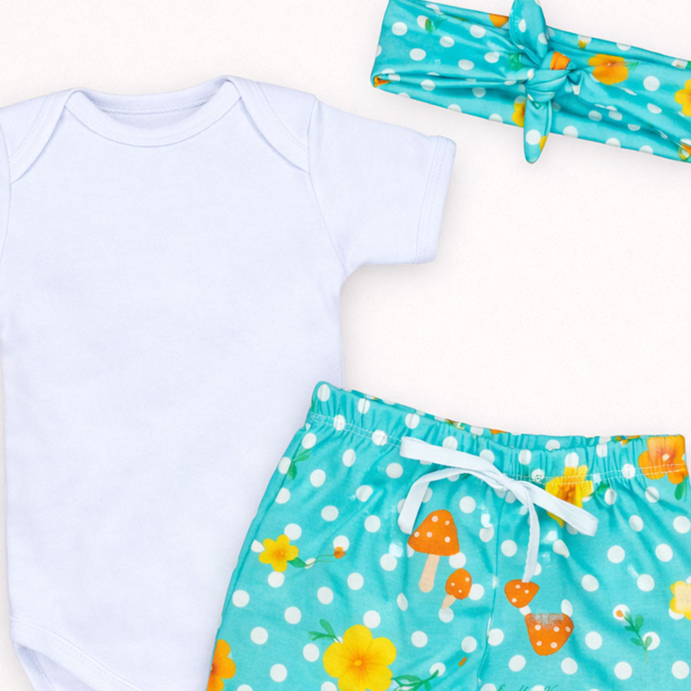 Conjunto Bebê Menina Look 3 Peças Body, Shorts e Faixinha Estampadinho Cogumelo
