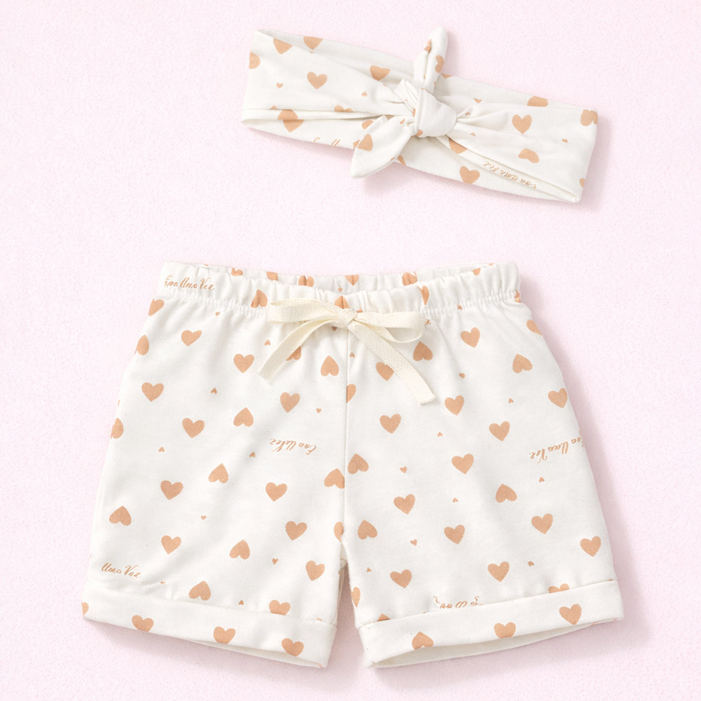Conjunto Bebê Menina Look 3 Peças Body, Shorts e Faixinha Estampadinho Corações
