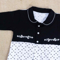MACACÃO LONGO EM MALHA PARA BEBÊ MENINA FLORZINHAS PRETO