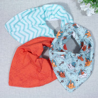 KIT 3 BABADORES PARA BEBÊ BANDANA ESTAMPADINHOS GATINHO
