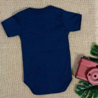 BODY MANGA CURTA EM SUEDINE PARA BEBÊ ESTAMPADO EU AMO MAMÃE MARINHO