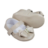 SAPATILHA PARA BEBÊ VERNIZ COM VELCRO E LAÇO NUDE