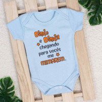 BODY MANGA CURTA PARA BEBÊ EM SUEDINE DINDO E DINDA AZUL CLARO