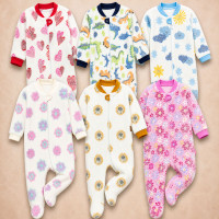 Macacão Fleece Infantil Zíper Solinha Antiderrapante Estampado Corações 12 a 24 Meses