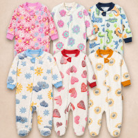 Macacão Fleece Bebê Zíper Solinha Antiderrapante Estampado Corações 0 a 12 Meses