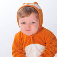 MACACÃO PARA BEBÊ EM PLUSH COM CAPUZ BORDADO RAPOSA CARAMELO
