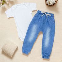 Conjunto Infantil Body Curto e Calça Jeans Off White Neutro