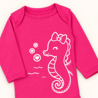 Body Bebê Proteção Solar UV50+ Manga Longa Pink Estampa Cavalo Marinho Até 01 Ano