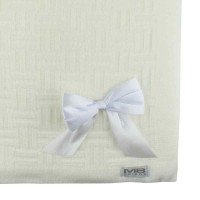 MANTA PARA BEBÊ EM TRICOT NUANCE CREME COM LACINHO