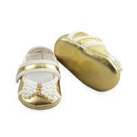 SAPATINHO DE BEBÊ DOURADO COM PEDRARIAS SOFFETE