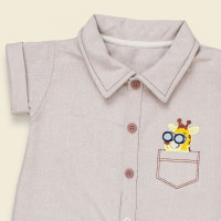 Macacão Camisa Ecolinho Bordado 3D Caqui para Bebês até 12 Meses 