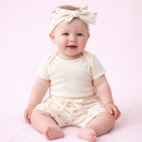 Shorts com Faixinha Minimalista Corações Para Bebês Até 12 Meses