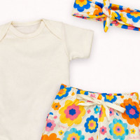 Conjunto Bebê Menina Look 3 Peças Body, Shorts e Faixinha Estampadinho Flores