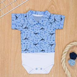 BODY CAMISA PARA BEBÊ MANGA CURTA EM TRICOLINE FUNDO DO MAR AZUL.
