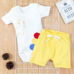CONJUNTO CURTO BEBÊ BODY BORDADO E SHORTS DINO CREME