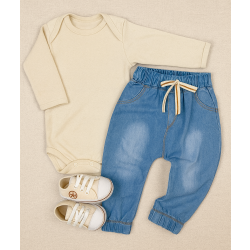 Look Completo Bebê Body Longo, Calça Jeans e Tênis Bege