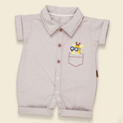 Macacão Camisa Ecolinho Bordado 3D Caqui para Bebês até 12 Meses 