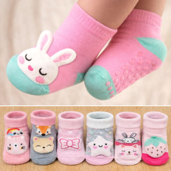 Kit 4 Pantufas Antiderrapante com Bordado Lúdico 3D para Bebês Meninas Até 24 meses 